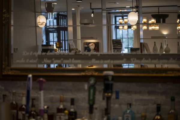 Elaine's Restaurant and Bar by null