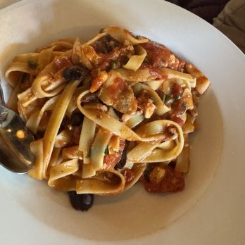 La Finestra - Fettuccini a la puttanesca - Italian Near Me - Moraga, California La Finestra - Fettuccini a la puttanesca - Italian Near Me - Moraga, California