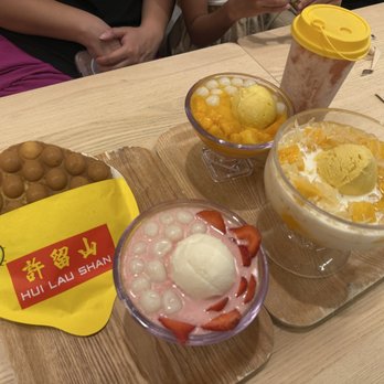 Hui Lau Shan - Mango and strawberry desserts - Desserts Near Me - Redmond, Washington Hui Lau Shan - Mango and strawberry desserts - Desserts Near Me - Redmond, Washington