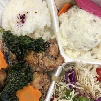 Dell's Kitchen and Bakery - Asian Fusion Near Me - Honolulu, Hawaii