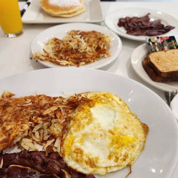 Eggsperts Cafe - Breakfast & Brunch Near Me - Orland Park, Illinois
