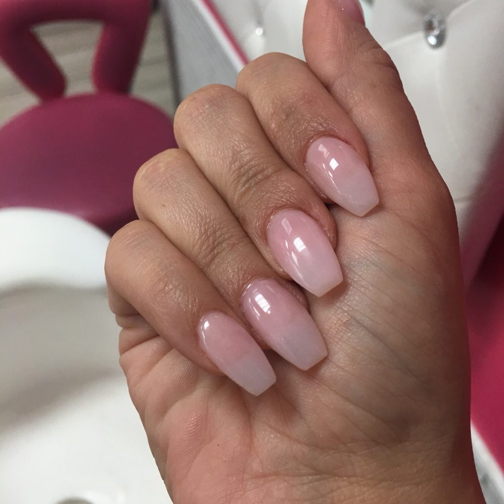 Fuchsia Beauty Lounge - Nail Salons Near Me - Jackson Heights, New York