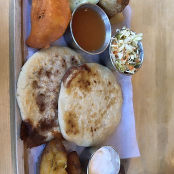 L'Roco Grill - Antojitos platter - Salvadoran Near Me - San Jose, California L'Roco Grill - Antojitos platter - Salvadoran Near Me - San Jose, California