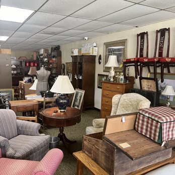 Bluffton Antique Shop - Inside shop - Antiques Near Me - Lanett, Alabama Bluffton Antique Shop - Inside shop - Antiques Near Me - Lanett, Alabama