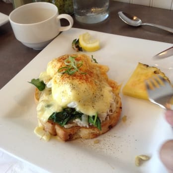 Moena Café - Crab Benedict - Cafes Near Me - Honolulu, Hawaii Moena Café - Crab Benedict - Cafes Near Me - Honolulu, Hawaii