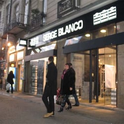 Serge Blanco - Vue de la vitrine extérieure