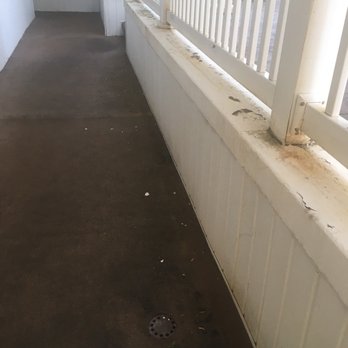 Georgian Lakeside Resort - Room hallway was filthy - Resorts Near Me - Lake George, New York