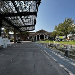 Zona Rosa - A viewing area in the shade to watch the kiddos