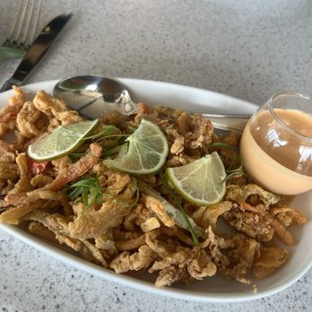 Castaway Burbank - CALAMARI - Bars Near Me - Burbank, California