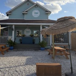 Entrance area. Outdoor seating.