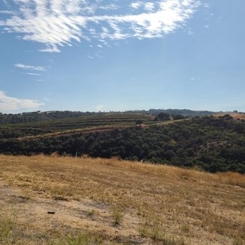 Calcareous Vineyard - Great views all around - Wine Tasting Room Near Me - Paso Robles, California Calcareous Vineyard - Great views all around - Wine Tasting Room Near Me - Paso Robles, California