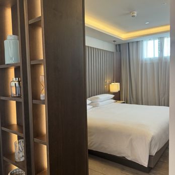 JW Marriott - Suite 704 - Hotels Near Me - Madrid, M