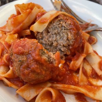 Sette E Venti - a plate of pasta and meatballs - Salad Near Me - Bedford Hills, New York Sette E Venti - a plate of pasta and meatballs - Salad Near Me - Bedford Hills, New York