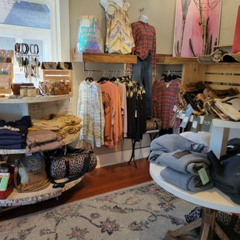 Tin & Paisley Boutique - Clothing - Women's Clothing Near Me - Canby, Oregon Tin & Paisley Boutique - Clothing - Women's Clothing Near Me - Canby, Oregon