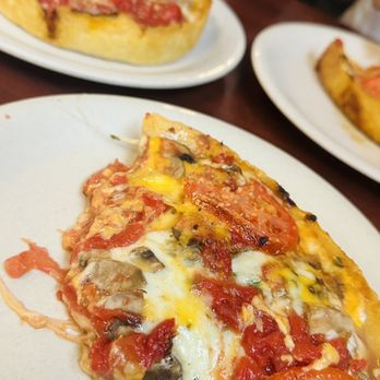 Lou Malnati's Pizzeria - Pizza Near Me - Chicago, Illinois