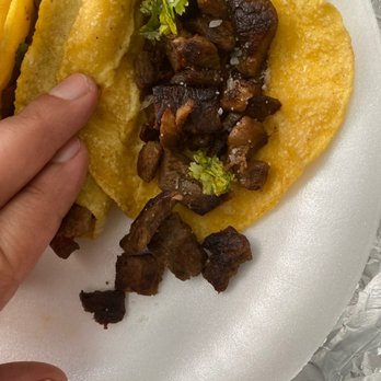 Tacos El Chido - Hard burnt Asada.. came with no onion and no cilantro even though it was asked for. - Tacos Near Me - Los Angeles, California Tacos El Chido - Hard burnt Asada.. came with no onion and no cilantro even though it was asked for. - Tacos Near Me - Los Angeles, California