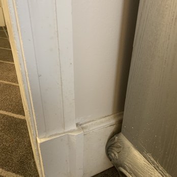 Kimpton Brice Hotel - Baseboards that obviously haven't been cleaned - Hotels Near Me - Savannah, Georgia Kimpton Brice Hotel - Baseboards that obviously haven't been cleaned - Hotels Near Me - Savannah, Georgia