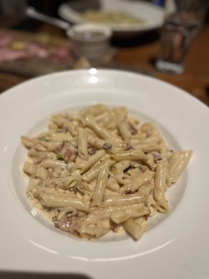 Wienstein & Gavino's by null