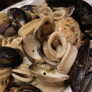 D'Amelio's Italian Eatery - Zuppe Di Pesce - Italian Near Me - Waterbury, Connecticut D'Amelio's Italian Eatery - Zuppe Di Pesce - Italian Near Me - Waterbury, Connecticut