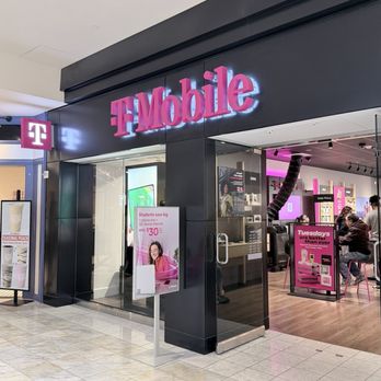 T-Mobile Experience Store - Storefront - Mobile Phones Near Me - San Francisco, California T-Mobile Experience Store - Storefront - Mobile Phones Near Me - San Francisco, California