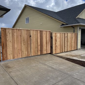 David Lawless Construction - Top rail Gate - Decks & Railing Near Me David Lawless Construction - Top rail Gate - Decks & Railing Near Me
