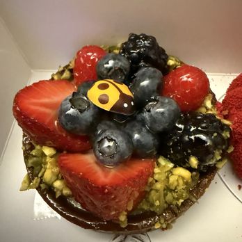 Bouchée Patisserie - Fruit Berry Tart - Patisserie/Cake Shop Near Me - Houston, Texas