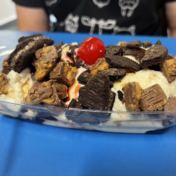 Lil' Tiger Ice Cream - S'mores sundae - Ice Cream & Frozen Yogurt Near Me - Seattle, Washington Lil' Tiger Ice Cream - S'mores sundae - Ice Cream & Frozen Yogurt Near Me - Seattle, Washington