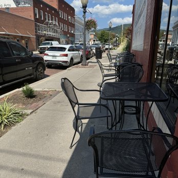 The Market - Courthouse Square - Outdoor seating - Pizza Near Me - Hinton, West Virginia The Market - Courthouse Square - Outdoor seating - Pizza Near Me - Hinton, West Virginia