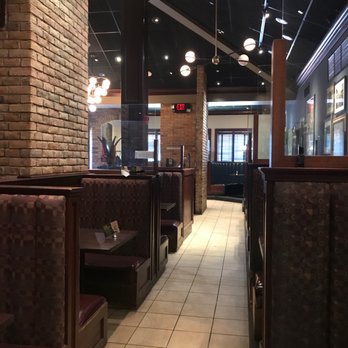Houlihan's - Interior - Bars Near Me - Paramus, New Jersey