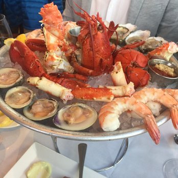 Hemenway's Restaurant - Raw bar - Seafood Near Me - Providence, Rhode Island