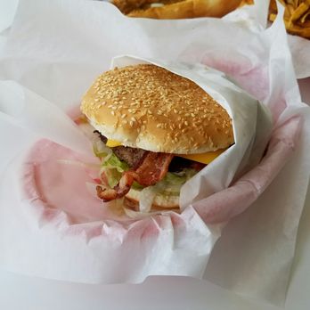 Roake's - Deluxe Burger w/ Cheese and Bacon - Burgers Near Me - Portland, Oregon Roake's - Deluxe Burger w/ Cheese and Bacon - Burgers Near Me - Portland, Oregon