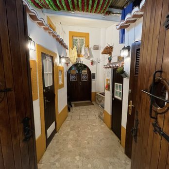 Parreirinha de Alfama - Interior - Fado Houses Near Me - Lisbon, 11