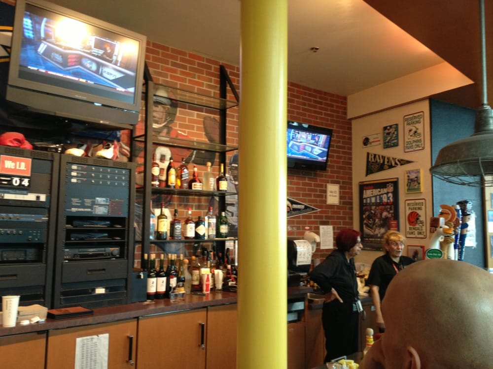 HOME TURF SPORTS BAR Terminal 2 Gate 41 3225 N Harbour Dr, Midway District, California
