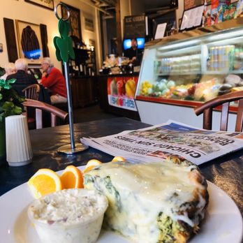 Bluffington's Cafe - Wonderful view of eating at restaurant - Cafes Near Me - Lake Bluff, Illinois