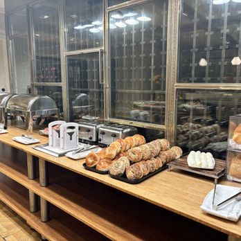 Vic Stewart's - This is the most amazing hotel breakfast I have ever experienced. - Steakhouses Near Me - Brentwood, California