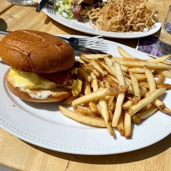 Causwells - Breakfast Sandwich w/ Fries - New American Near Me - San Francisco, California