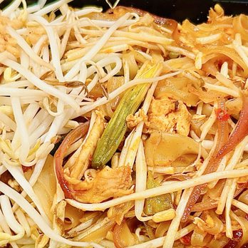 Tic Tac Thai - Traditional Chicken Pad Thai - Thai Near Me - Spring, Texas