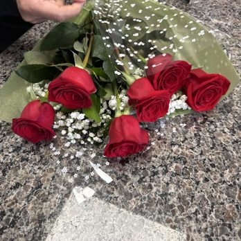 Flower Den Florist - Red roses for my girlfriend . - Florists Near Me - Lorton, Virginia Flower Den Florist - Red roses for my girlfriend . - Florists Near Me - Lorton, Virginia