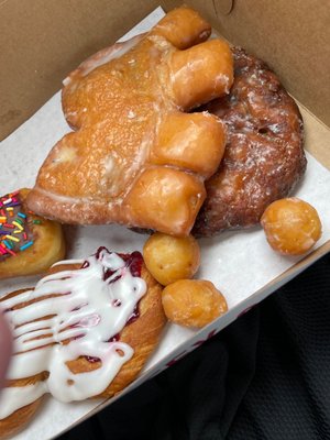 Puffy Cream Donuts Plus by null