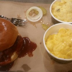 The beef sandwich. With sides of mac and cheese and potatoe salad.