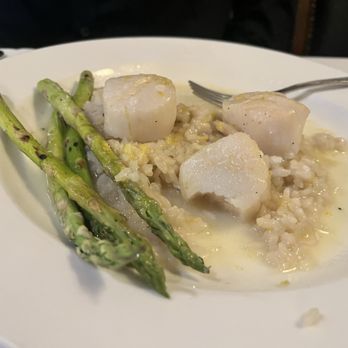 The Oaks Restaurant - Beautiful jumbo scallops on lemon risotto - New American Near Me - Tehachapi, California
