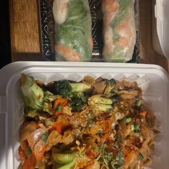 Lien's Viet Kitchen - Wok bowl with chicken and spring rolls. - Vietnamese Near Me - Houston, Texas Lien's Viet Kitchen - Wok bowl with chicken and spring rolls. - Vietnamese Near Me - Houston, Texas