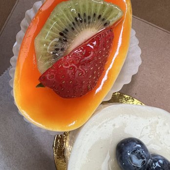 La Petite Bakery - Mango and lychee mini cakes! So worth it! - Bakeries Near Me - Denver, Colorado