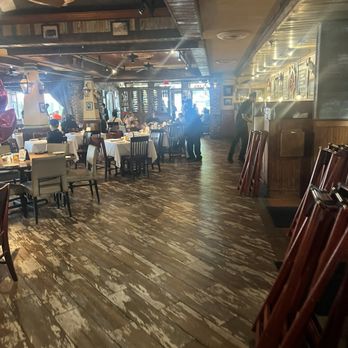 Landry's Seafood House - Inside seating area - Seafood Near Me - St. Louis, Missouri Landry's Seafood House - Inside seating area - Seafood Near Me - St. Louis, Missouri