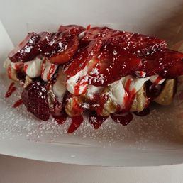 Strawberry dream croiffle Strawberry dream croiffle