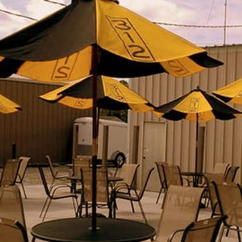 Founders Irish Pub - tables and umbrellas outside - Pubs Near Me - Bondurant, Iowa Founders Irish Pub - tables and umbrellas outside - Pubs Near Me - Bondurant, Iowa