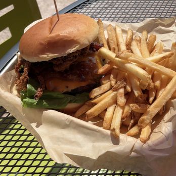 Waverly Beach - The Captain Burger - American Near Me - Menasha, Wisconsin