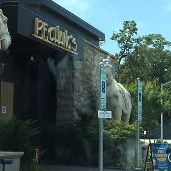 P.F. Chang's - Chinese Near Me - Newport News, Virginia