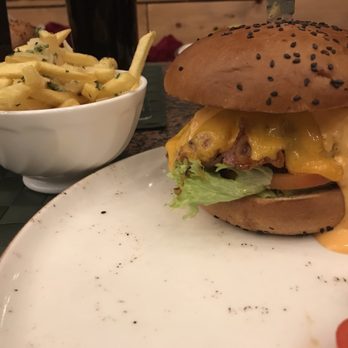 Burger Zone - Truffle fries and bacon burger - Burgers Near Me - Kaiserslautern, RP Burger Zone - Truffle fries and bacon burger - Burgers Near Me - Kaiserslautern, RP
