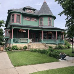 Carriage House Bed & Breakfast